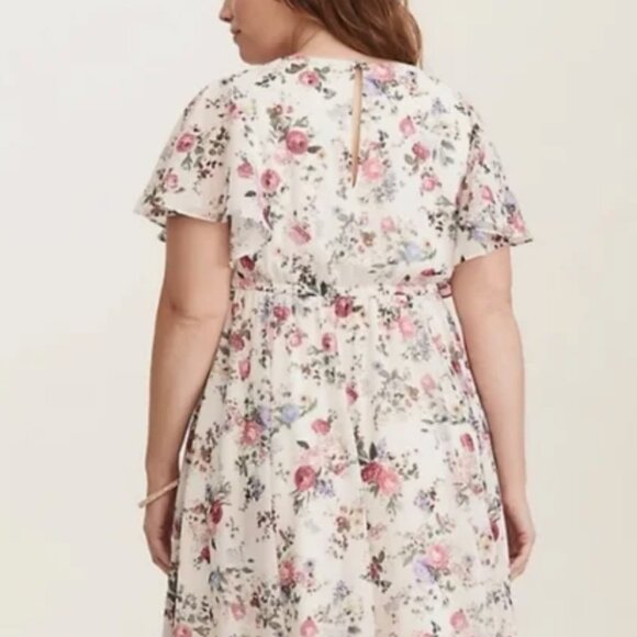 NWT - Torrid Dress Floral Sleeves Fit And Flare - Size 4 - Picture 2 of 5